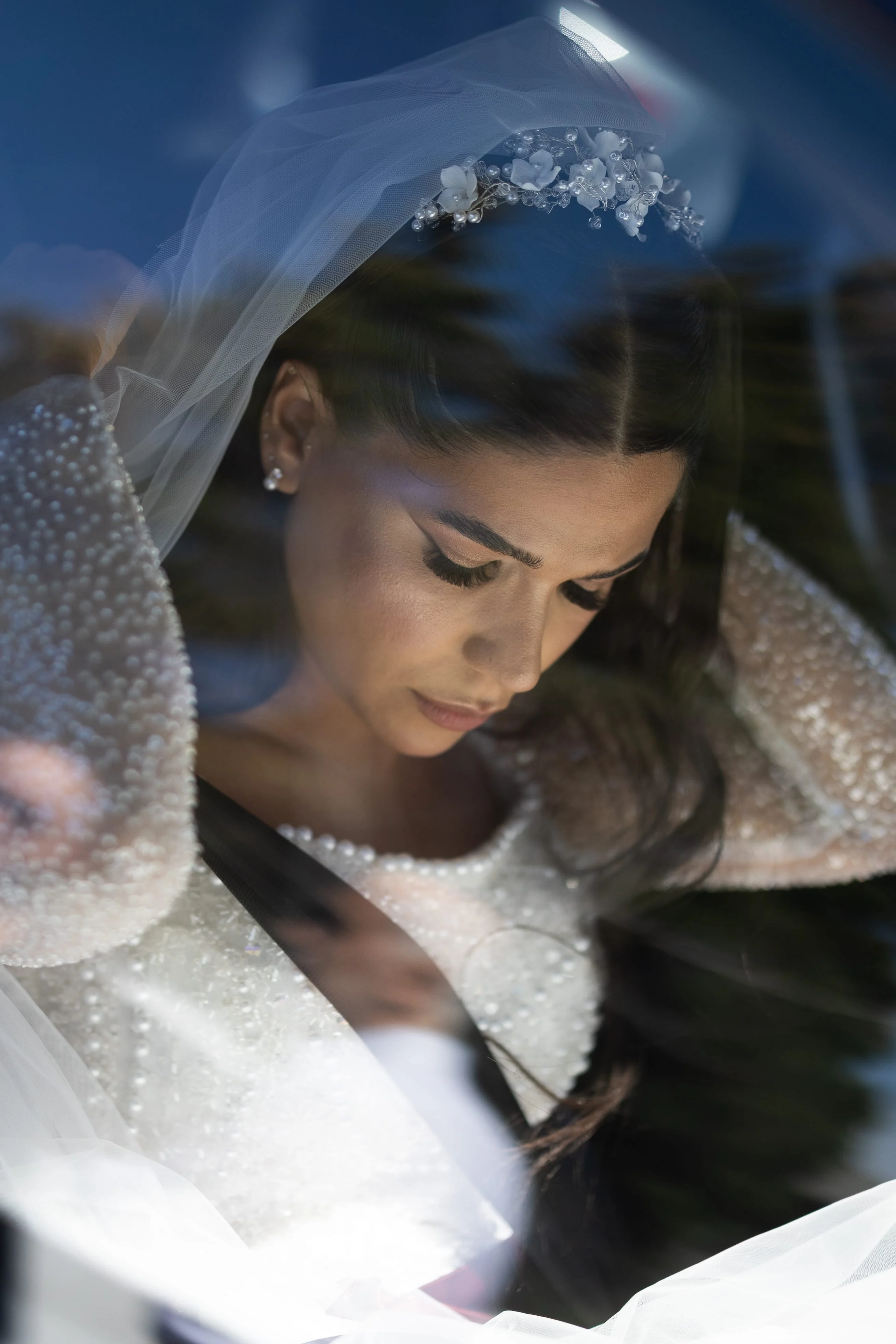 Elegant wedding photography in Vienna featuring bride and groom with stunning baroque architecture of Schönbrunn Palace in background
